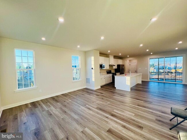 Building Photo - 303 E Grn St