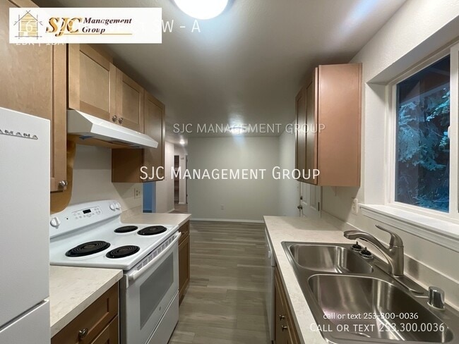 Building Photo - 1615 29 Ave Ct SW