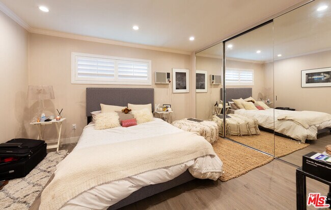 Building Photo - 938 Palm Ave