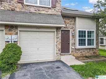 Building Photo - 5587 Stonecroft Ln