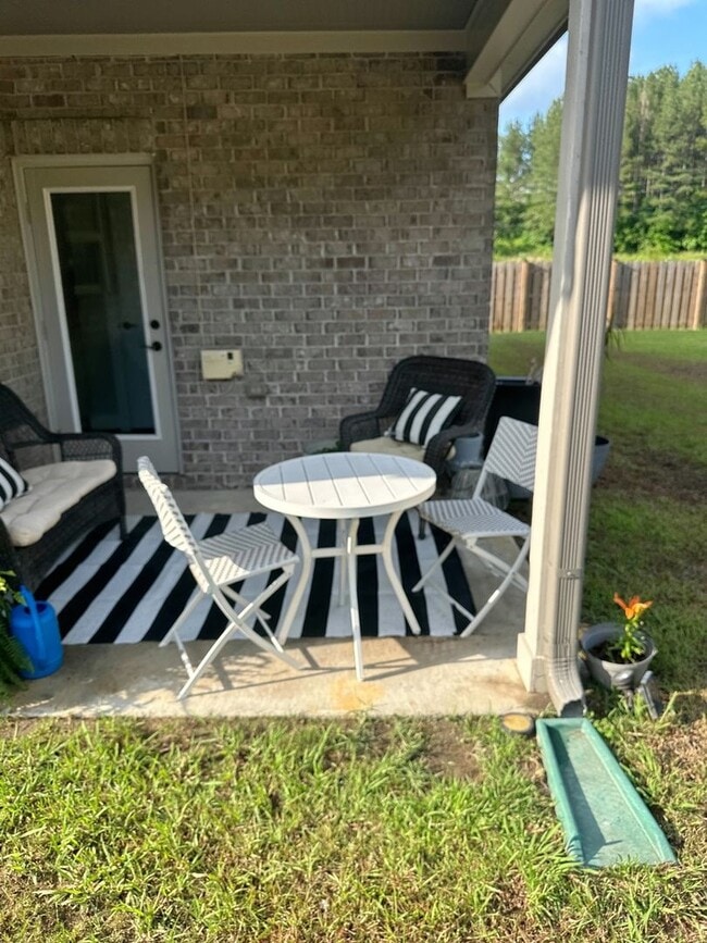 Building Photo - 1013 Edgewater Ln