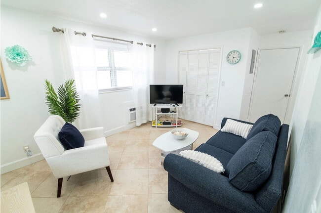 Building Photo - 3230 NE 13th St