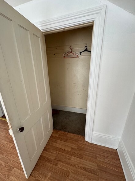 Closet - 901 New York Ave