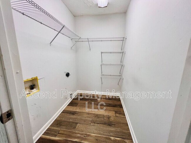 Building Photo - 4610 Leslie Ln