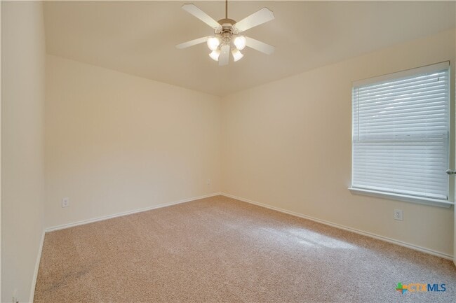 Building Photo - 121 Park Ln