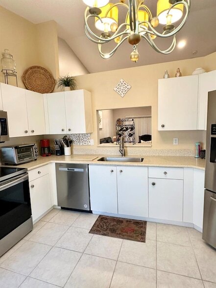Building Photo - 6129 Heliconia Rd