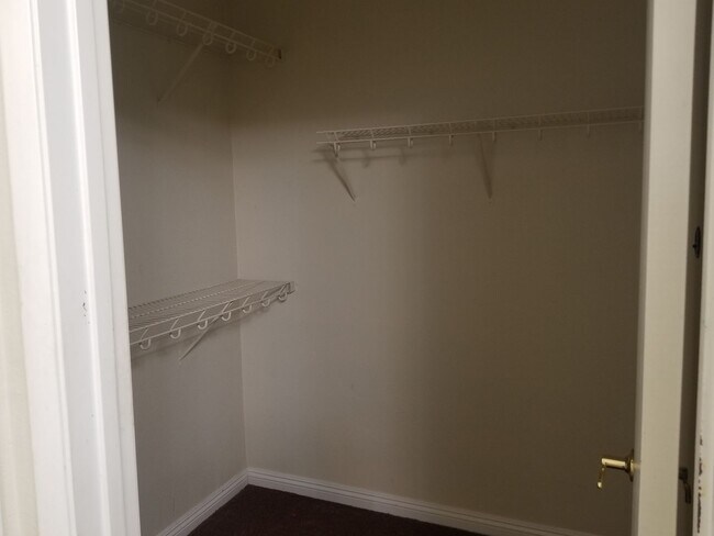 Building Photo - 3 Bedroom centrally located near Silverado Ranch!