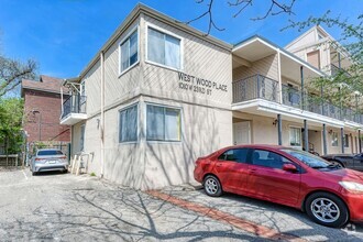 Building Photo - cute 1-1 blocks from campus and 1 block fr...