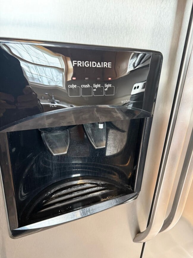 Building Photo - Beautiful Home close to Ft Campbell and Shopping!