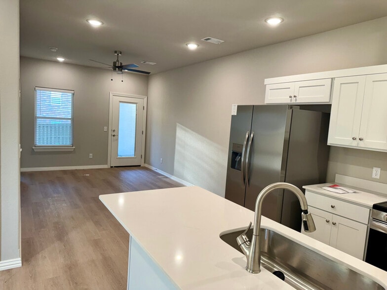 Building Photo - 1802 SW Poigai Wy