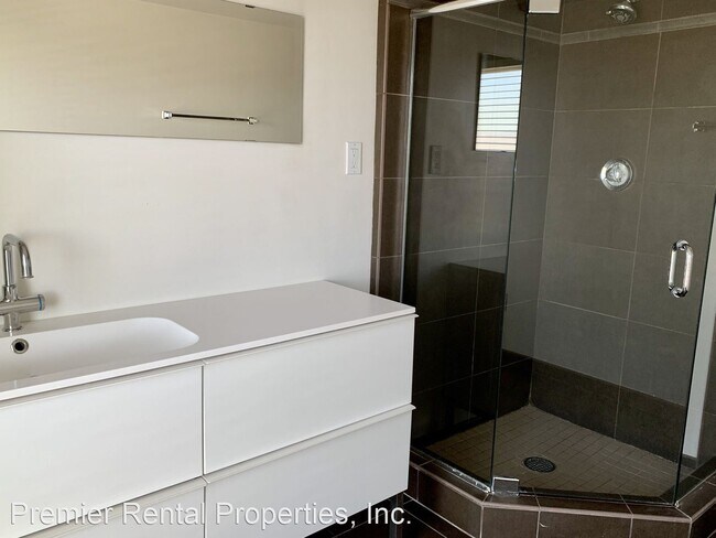 Building Photo - 2234 Brant St