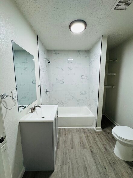 Primary bath - 7635 Pickett St