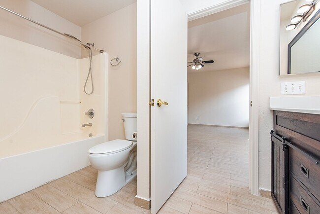 Building Photo - Tucson Market Place Area -  3 Bedroom!