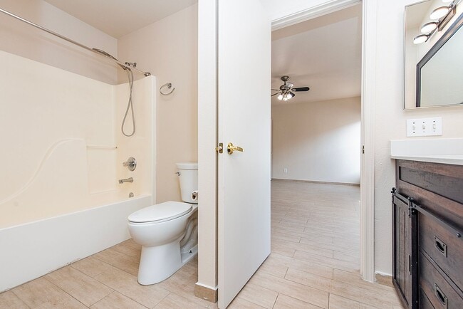 Building Photo - Well Located 3 Bedroom!