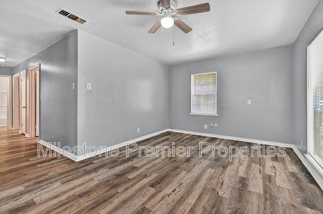 Building Photo - 401 S Contemporary Dr