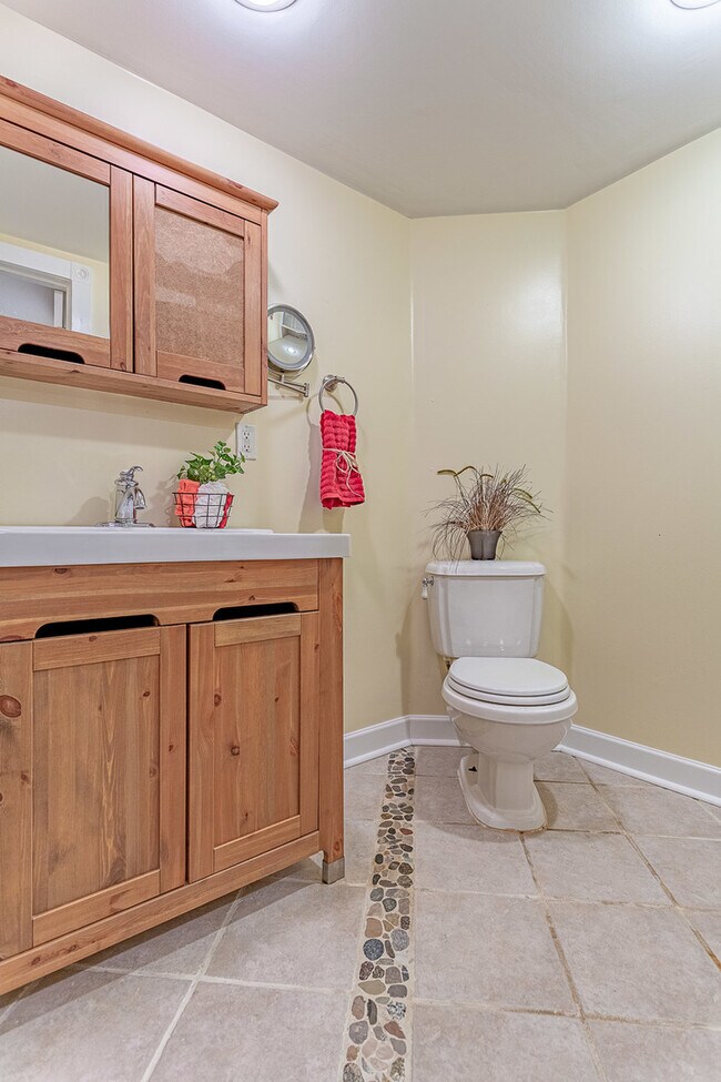 Building Photo - 1490 Paisley Ct