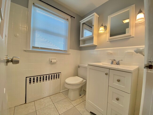 Building Photo - 446 Huntington Rd