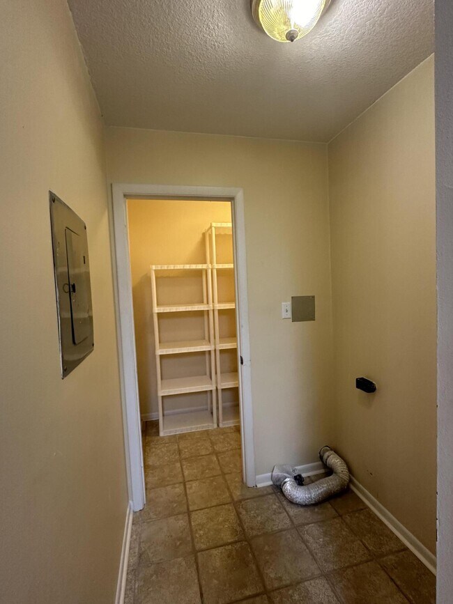 Building Photo - 334 Woodham Ct