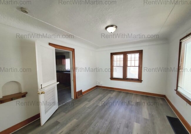 Building Photo - 137 Hope Ave