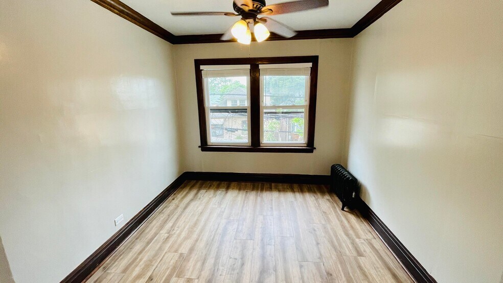 Building Photo - 4211 N Linder Ave