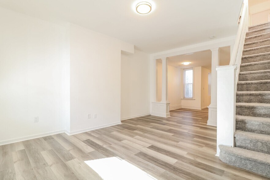 Building Photo - 234 N Hobart St