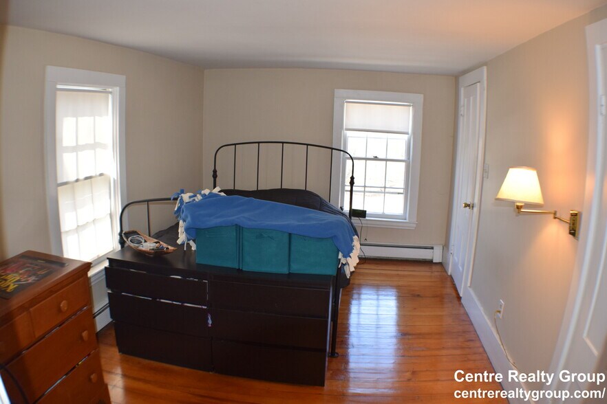 Building Photo - 1056 Beacon St