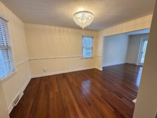 Building Photo - 602 Fairington Dr