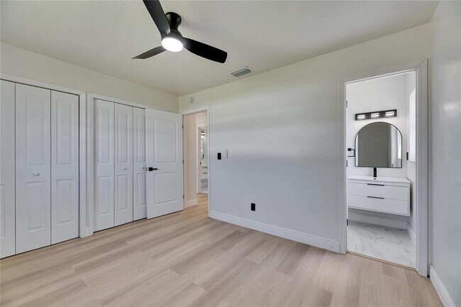 Building Photo - 564 Florida Cir S