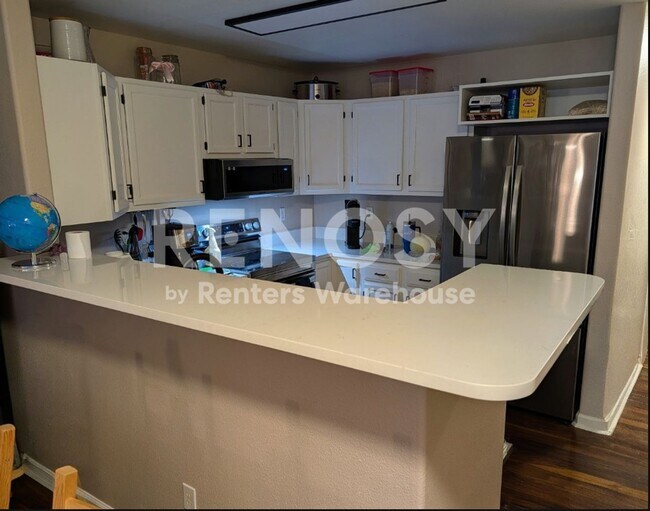 Building Photo - Modern Comfort and a Garage in Prime Aurora Location