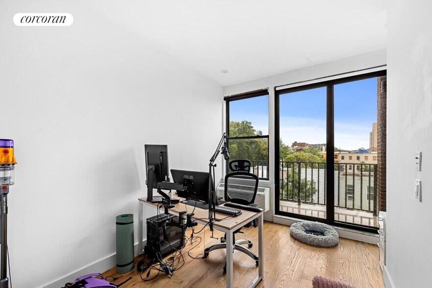 Building Photo - 27 Kossuth Pl