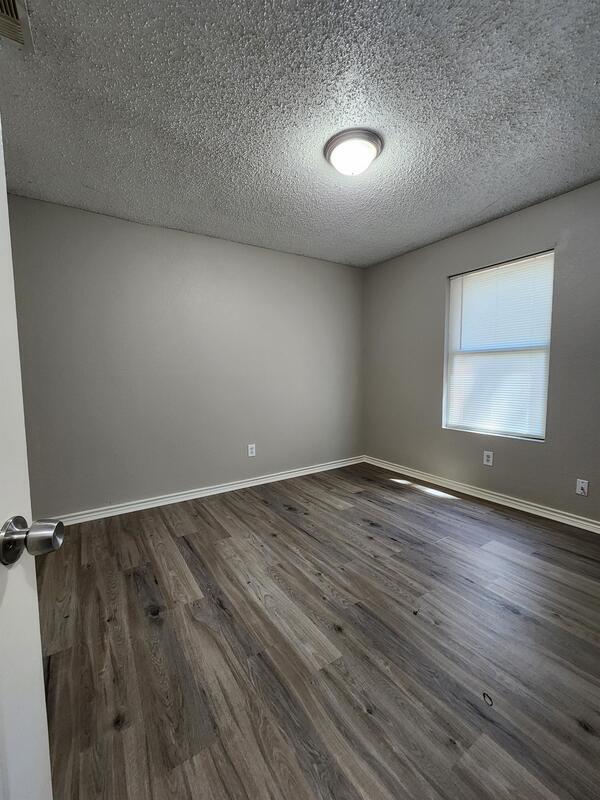 Building Photo - 10245 Country Hills Blvd