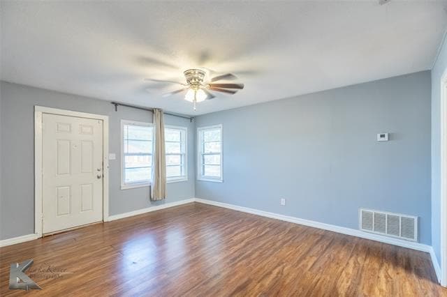 Building Photo - 1225 S La Salle Dr