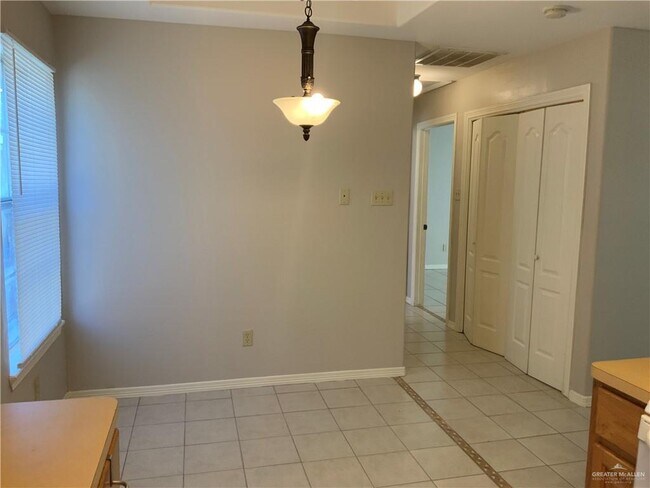 Building Photo - 20 W Bronze Ave