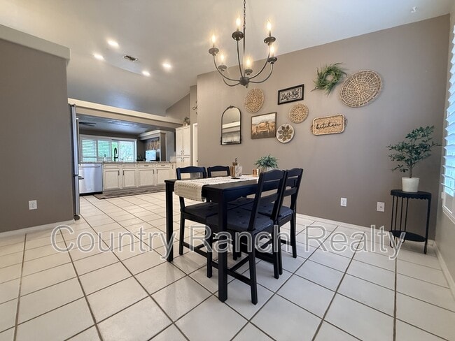 Building Photo - 2134 Desert Palms Dr