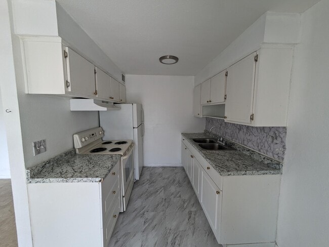 Building Photo - 140 Minna Ln