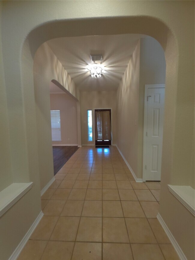 Building Photo - 21219 Willow Glade Dr