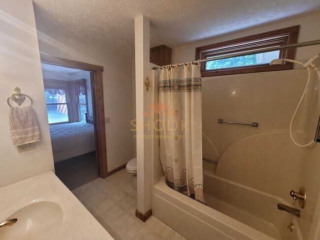 Building Photo - A Little Piece of Tennessee! Your Private Wooded Home!