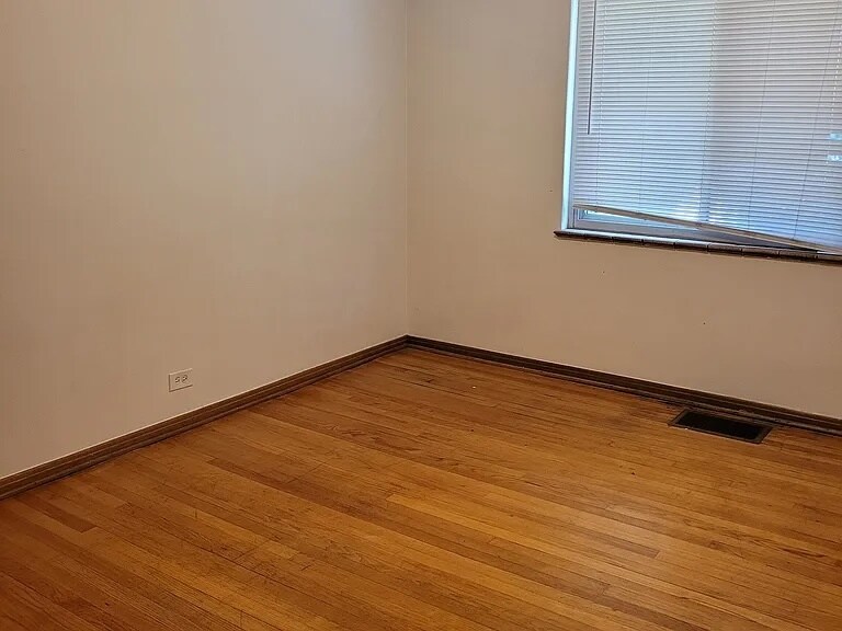 bedroom - 3648 Ames St