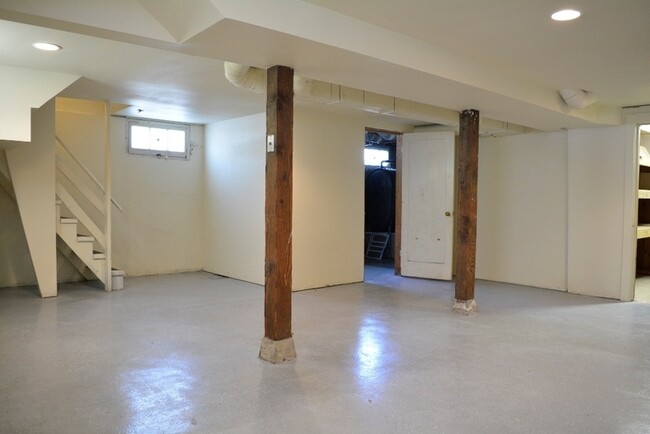Building Photo - 5731 N Montana Ave