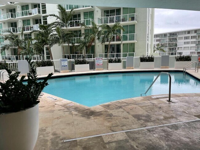 Building Photo - 170 SE 14th St