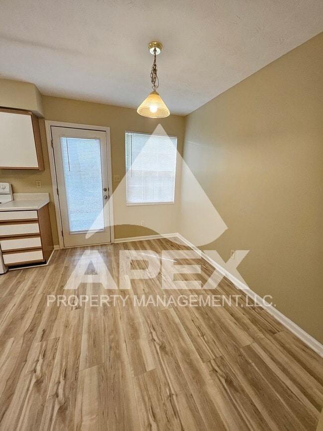 Building Photo - MOVE-IN SPECIAL, $1 RENT!! - Spacious 2Bd - 1.5 Ba Town Home---WEST--CEDAR BLUFF!