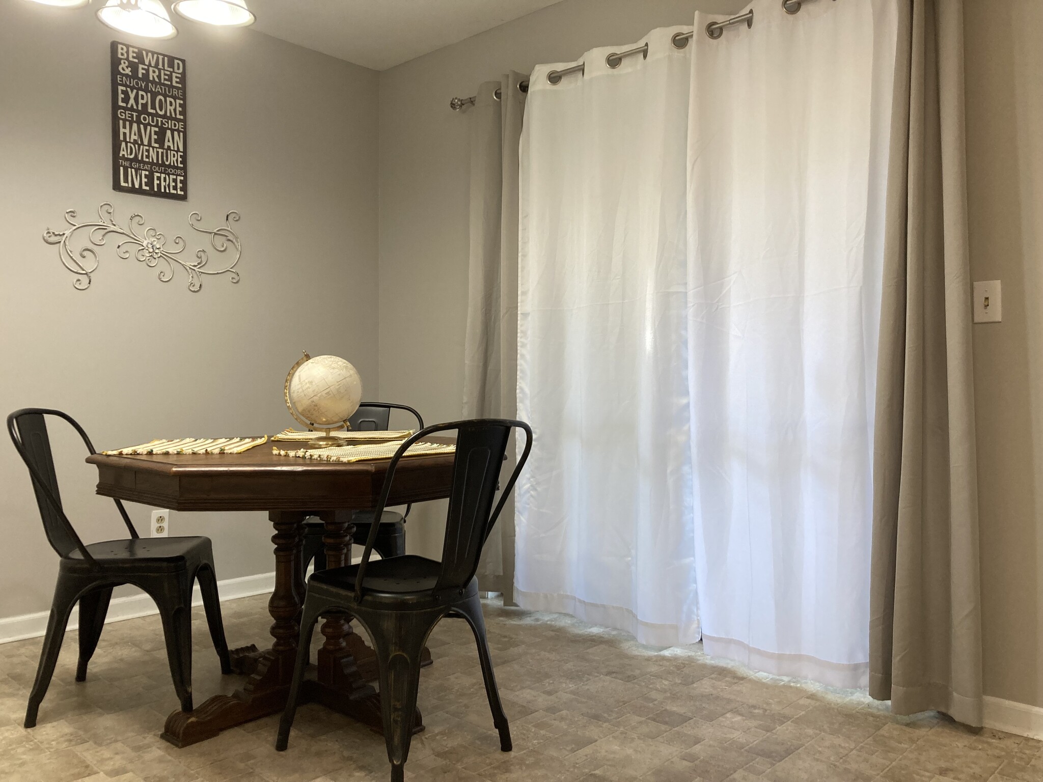 dining area - 3132 Oak Cir