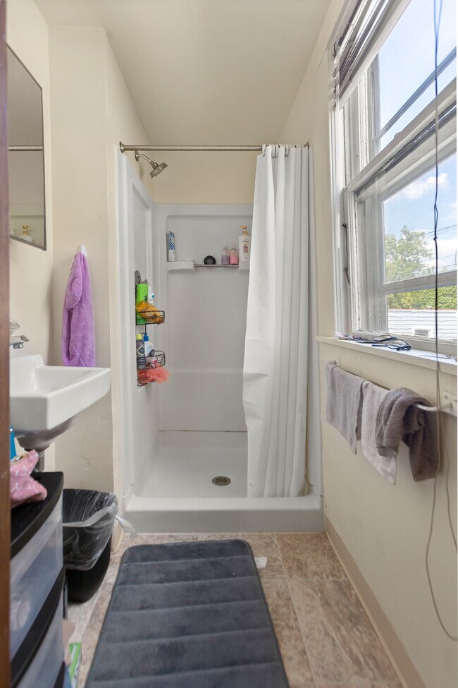 Building Photo - 123 Adams St