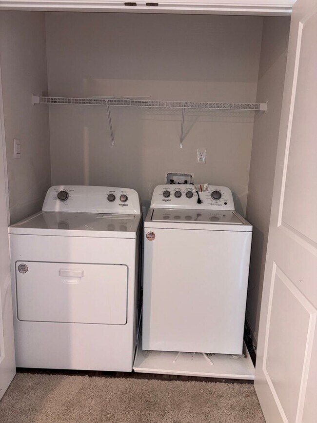 Building Photo - 3 Bedroom 2.5 Bath Townhouse Locust Run Northeastern SD