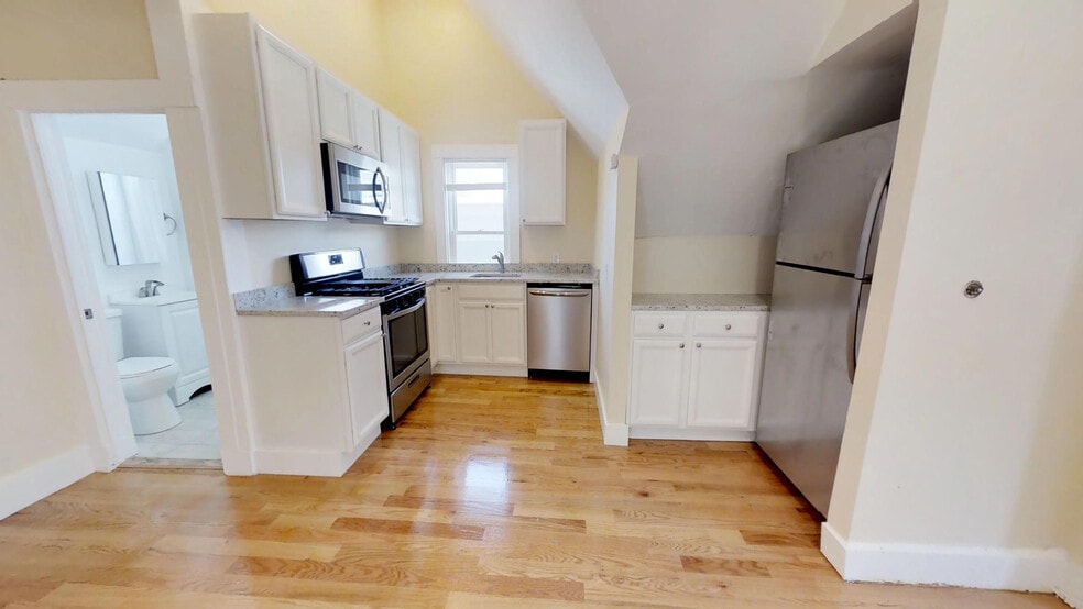 Building Photo - 17 Dow St