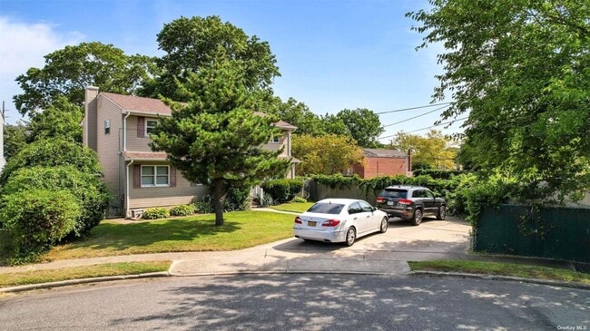 Building Photo - 4 Quaker Ct