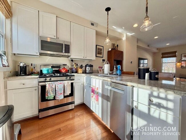 Building Photo - 159 V St NE