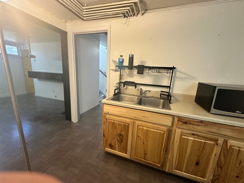 Downstairs Kitchenette/Storage Area - 142 Bunker Hill Cir