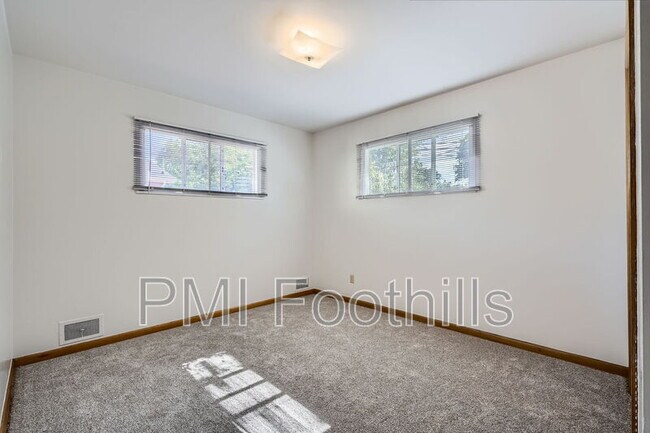 Building Photo - 275 Garnet St