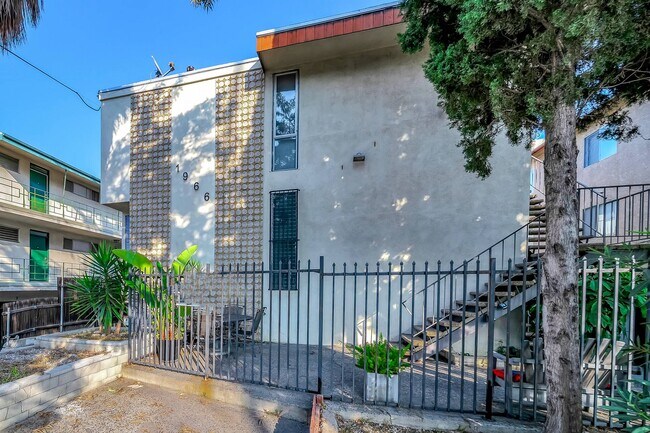 Exterior - 1966 N Beachwood Dr